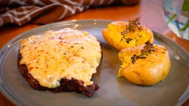 receita de bife ancho com crosta de gorgonzola e batatas ao murro