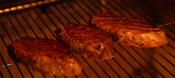 Preparar a picanha na brasa é uma arte que exige tempo, dedicação e, acima de tudo, paixão. 